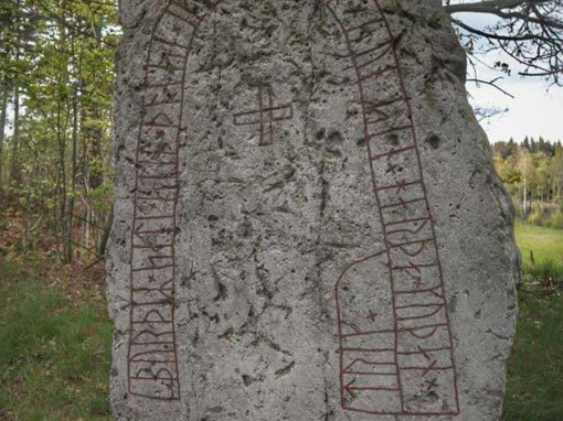 Runstenen i Håkantorp - Västergötlands runinskrifter 90